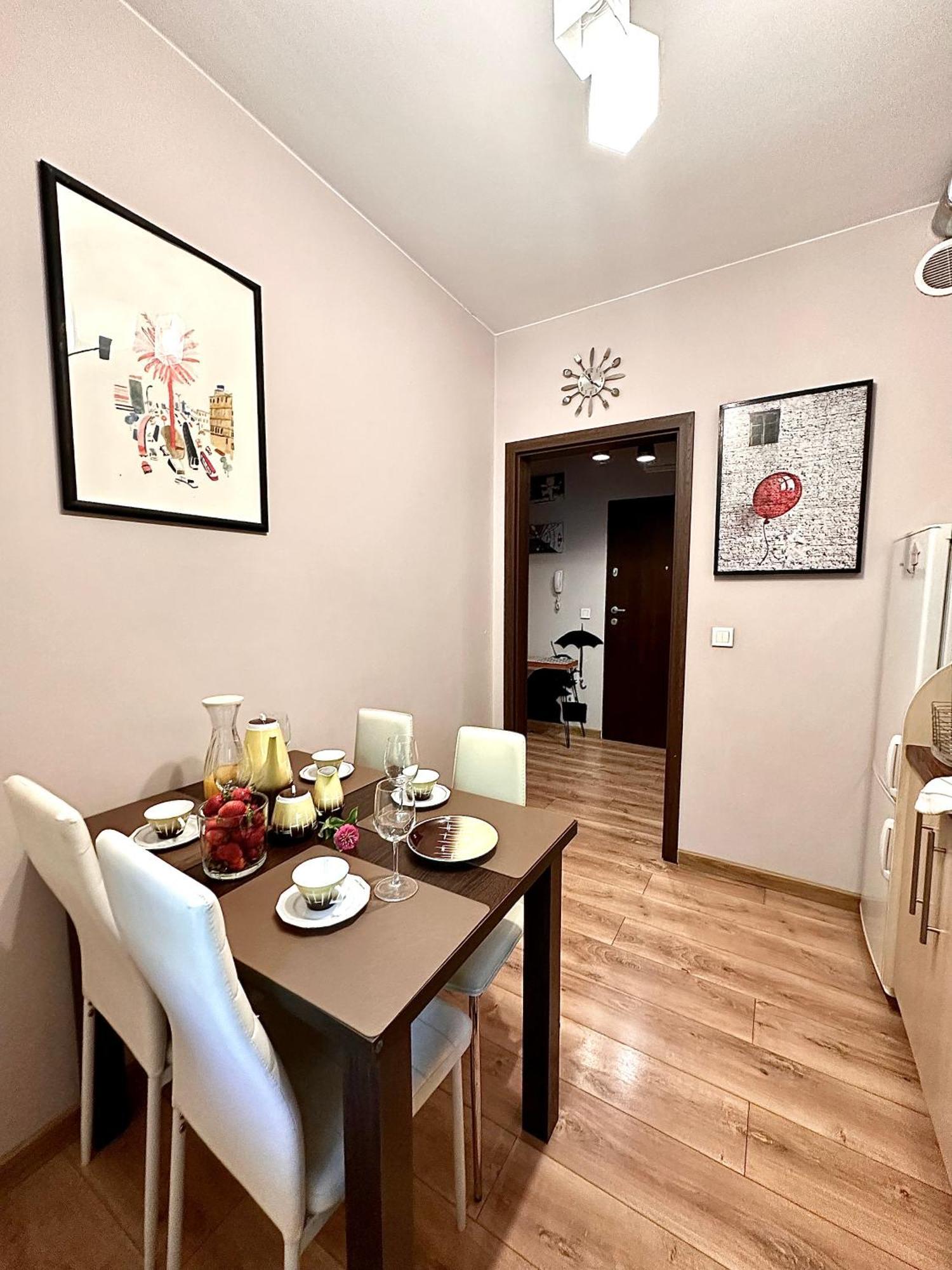 "Banksy" Art Apartment Warsaw Exterior photo