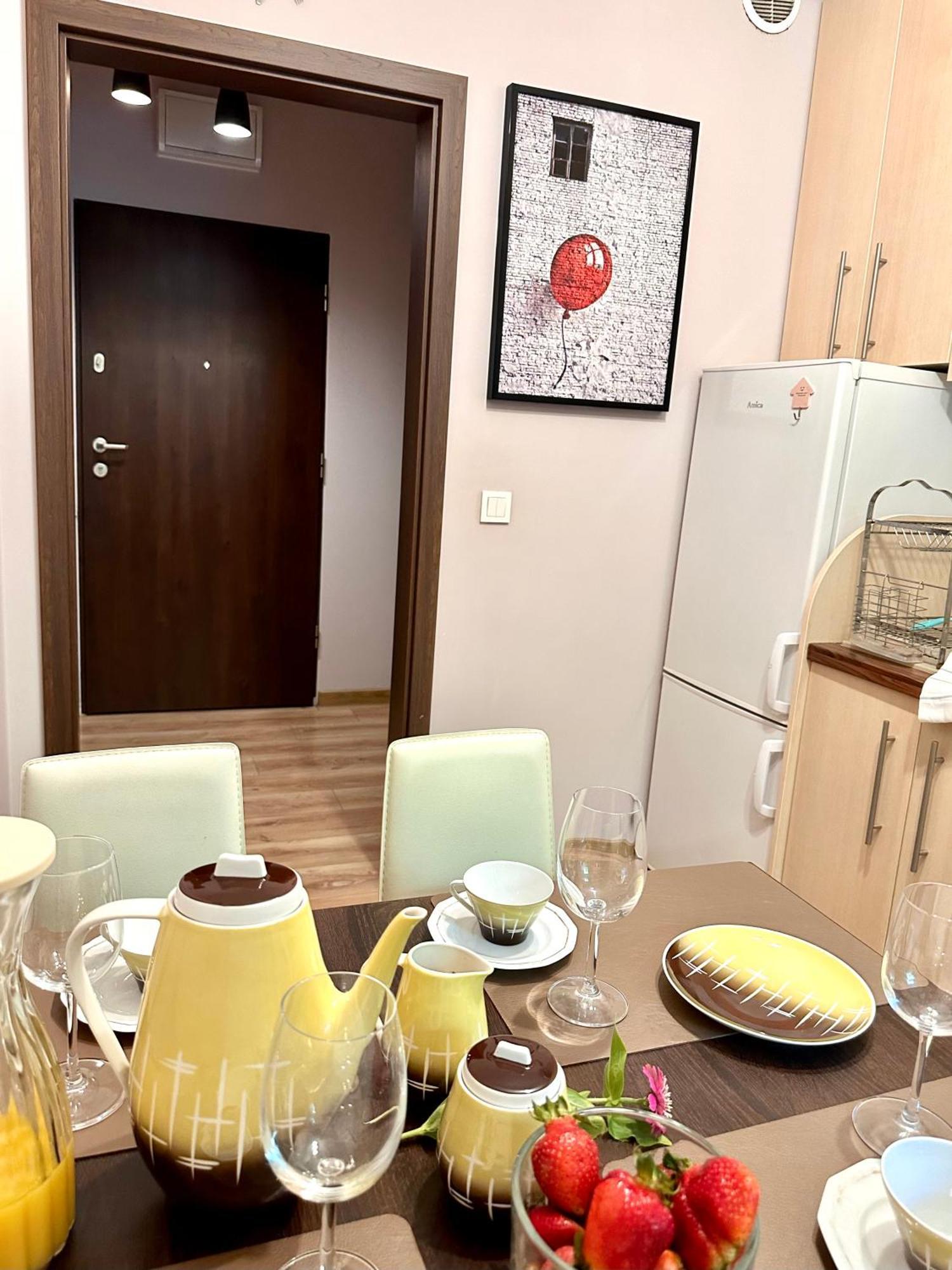"Banksy" Art Apartment Warsaw Exterior photo
